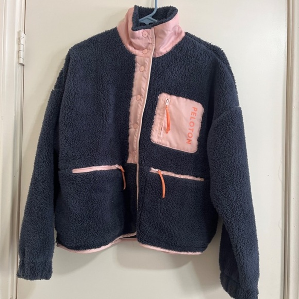 Peloton Sherpa Fleece Jacket Womens Medium Gray Pink Full Zip Teddy Cozy Outdoor